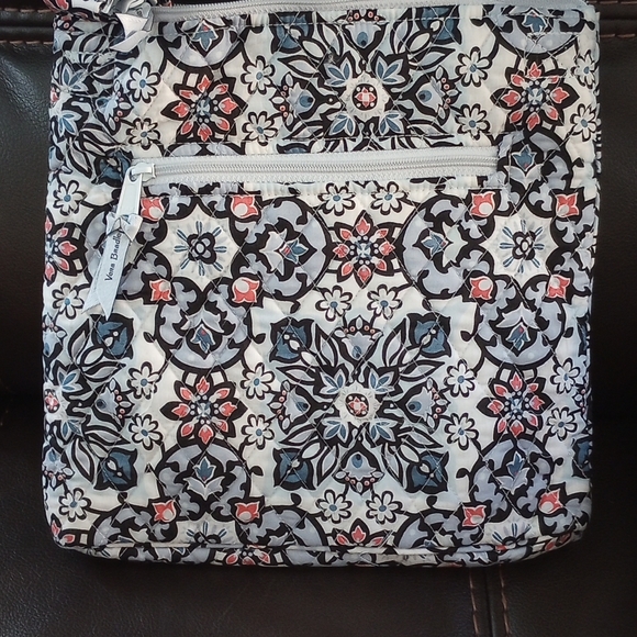 Beautiful NWT Vera Bradley crossbody bag! - Picture 4 of 8